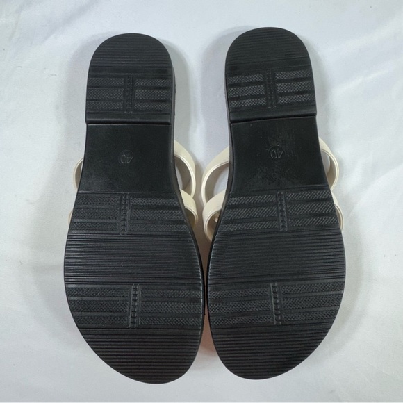 Women's White Flat Heel Sandals - Picture 6 of 6